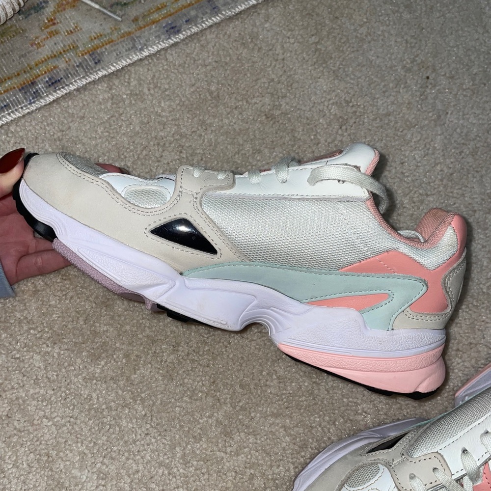 Adidas falcons size 8 woman’s